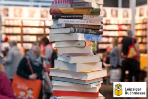 Bücherstapel zur Buchmesse