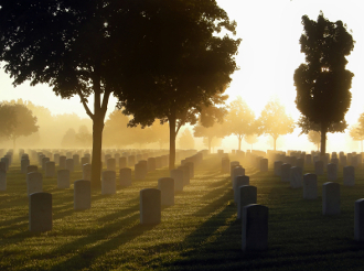 Friedhof in der Morgendämmerung